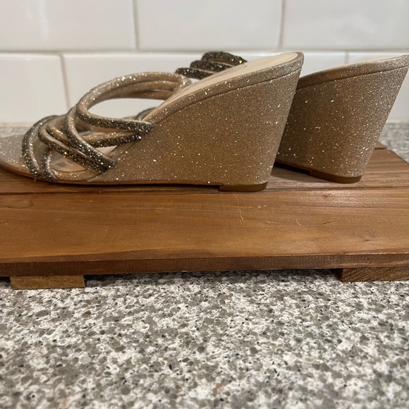 NWT Jessica Simpson Champagne Glitter Colley Sandals - Picture 2 of 5